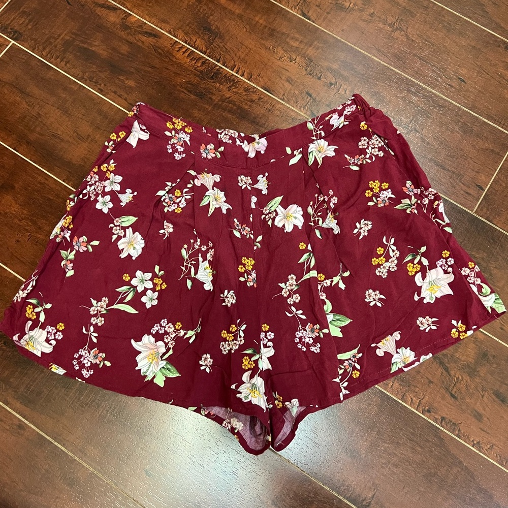 Stradivarius Floral Women's Shorts - Burgundy Size S
